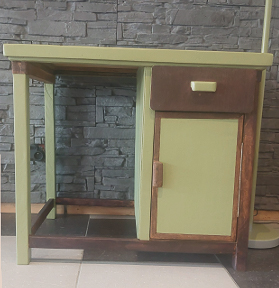 Petite table rénovée